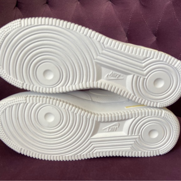 Nike Air Force 1 Low Lux White Chrome Yellow (US8) - Picture 5 of 5